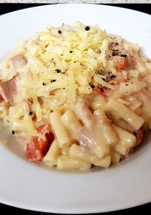 A picture of My Macaroni cheese with Tomatoes and Tuna. 😘.