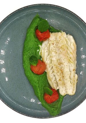 Une photo de Cabillaud poêlé et purée de pomme de terre aux épinards
