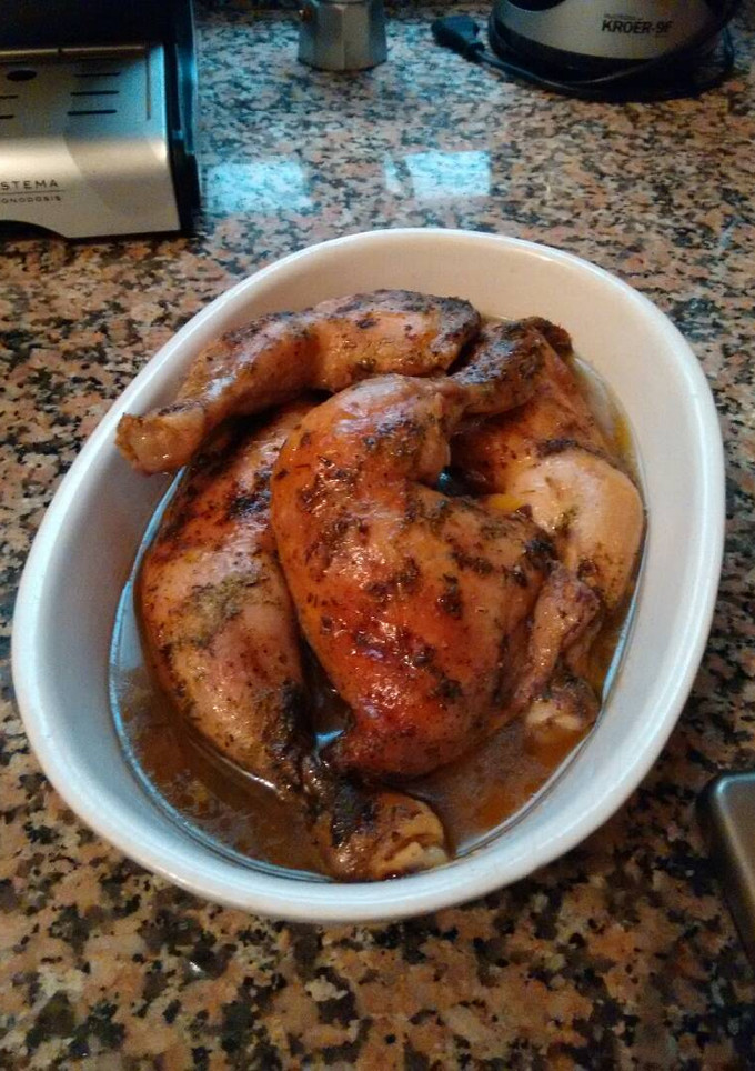 Una foto de Muslos de pollo asados en olla de cocción lenta