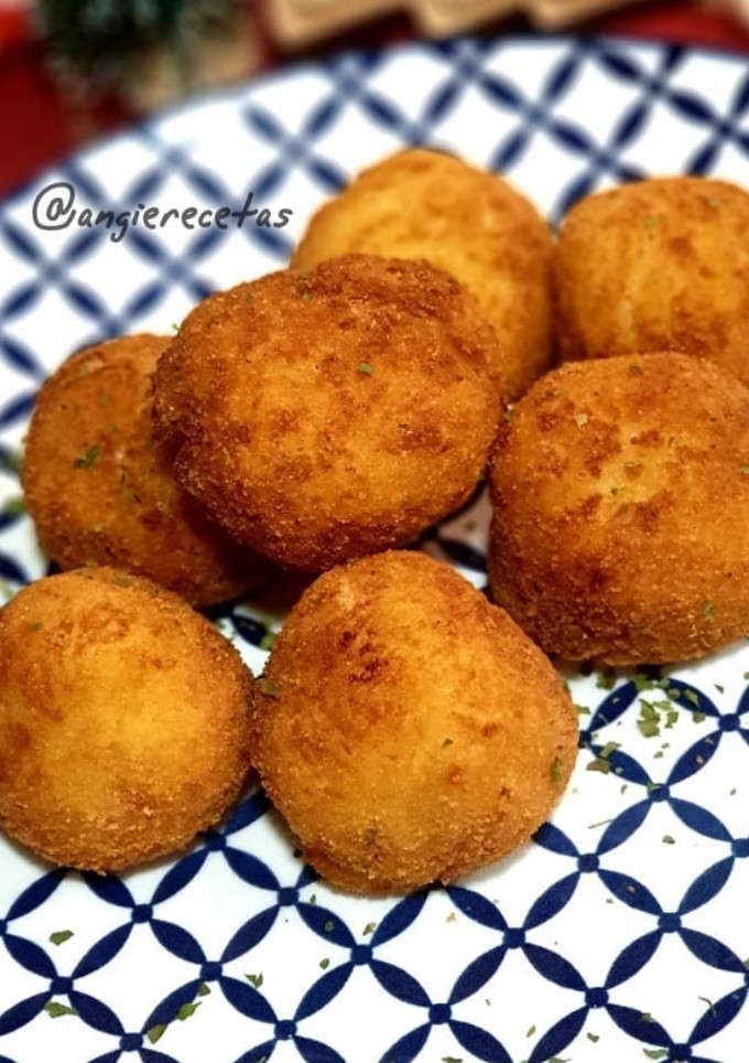 Una foto de Croquetas de tomate cherry y queso