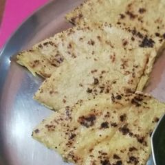 A picture of Makke ki roti.