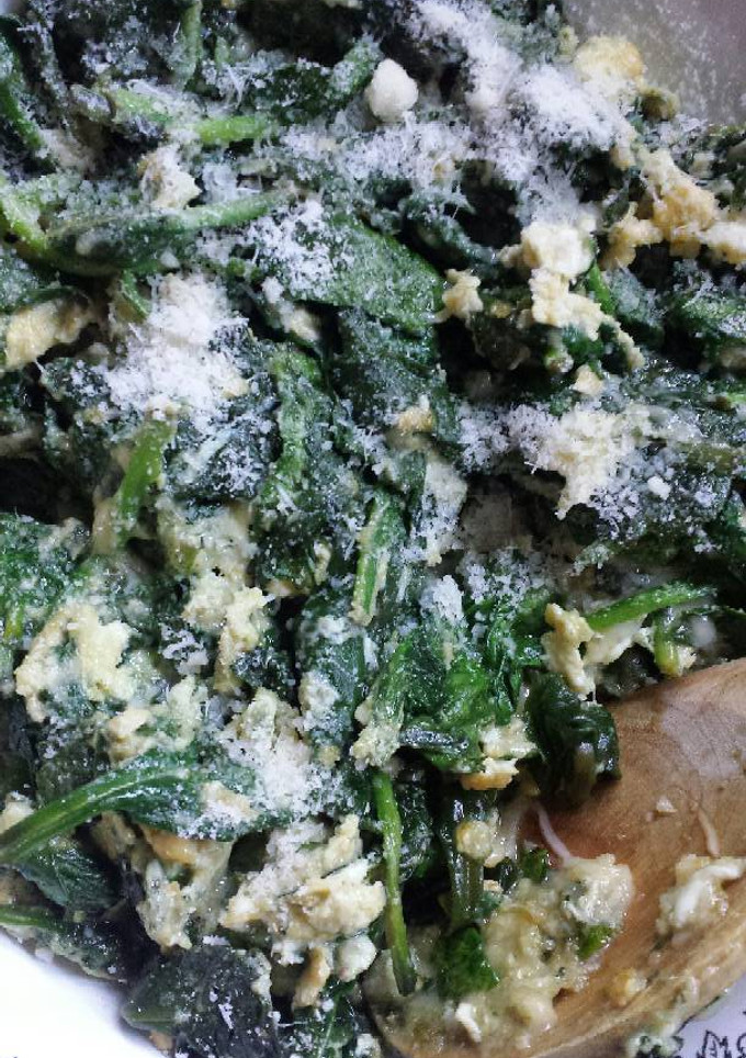 Una foto de Revuelto de espinacas con queso