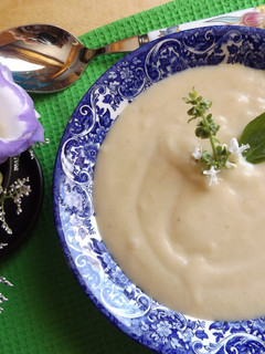 Una foto de Sopa fría de nabos al aroma de nuez moscada