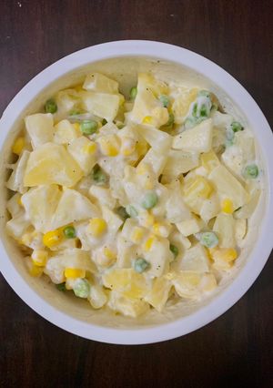 A picture of Creamy potato corn and pea salad.