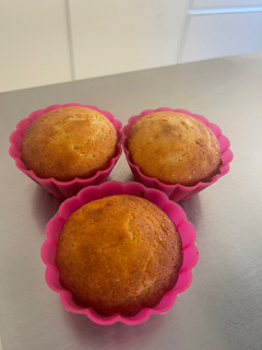Una foto de Spanish magdalenas Keto con chocolate blanco en Thermomix