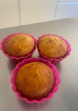 Una foto de Spanish magdalenas Keto con chocolate blanco en Thermomix