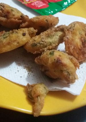 A picture of Aloo pakora.