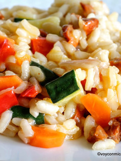 Una foto de Risotto de verduritas... y chistorra