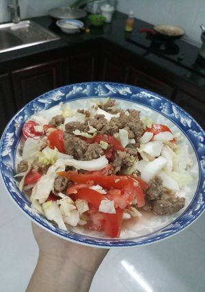 Hình của món Bò trộn salad.