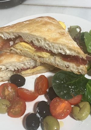 Una foto de Tortilla casi japonesa, mmmm para bocadillos, con aire español