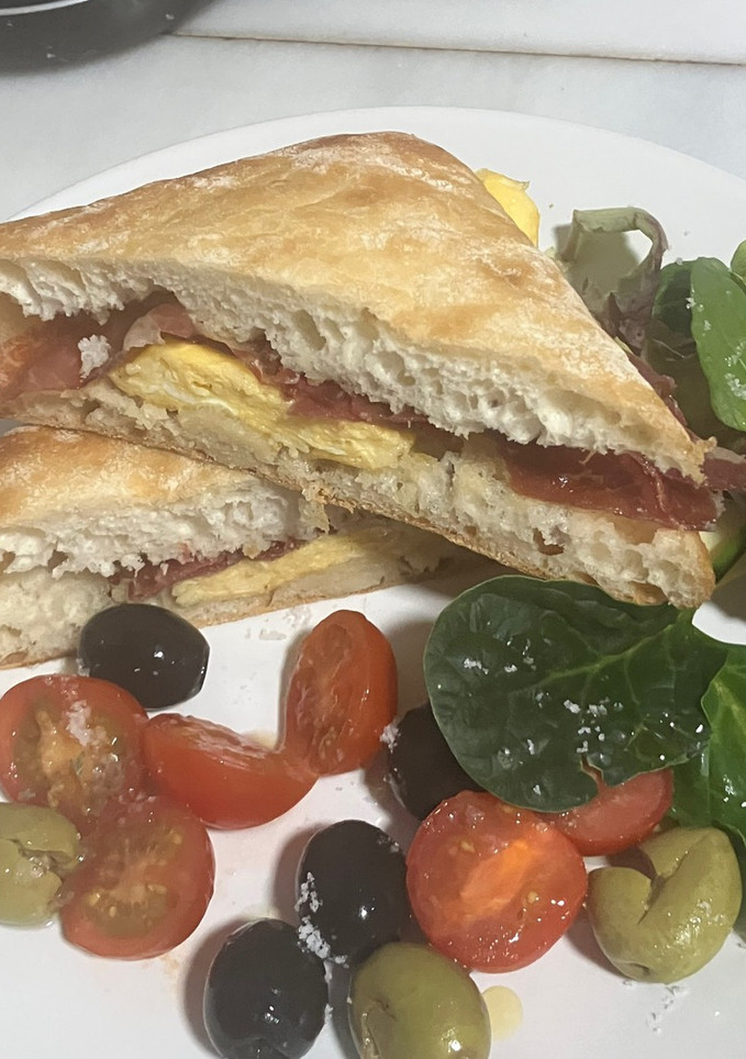 Una foto de Tortilla casi japonesa, mmmm para bocadillos, con aire español