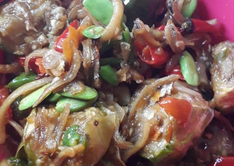 Oseng terong bulat teri pete