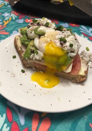 Una foto de Tostada Saludable con Huevo Pochado
