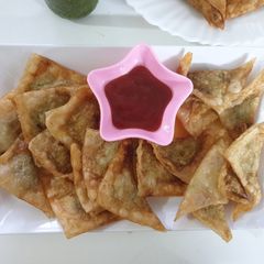 Mini wontons A picture of Mini wontons.
