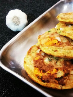 சில்லி கார்லிக் ஆம்லெட்(Chilli garlic omelette recipe in tamil) செய்முறை முக்கிய புகைப்படம்