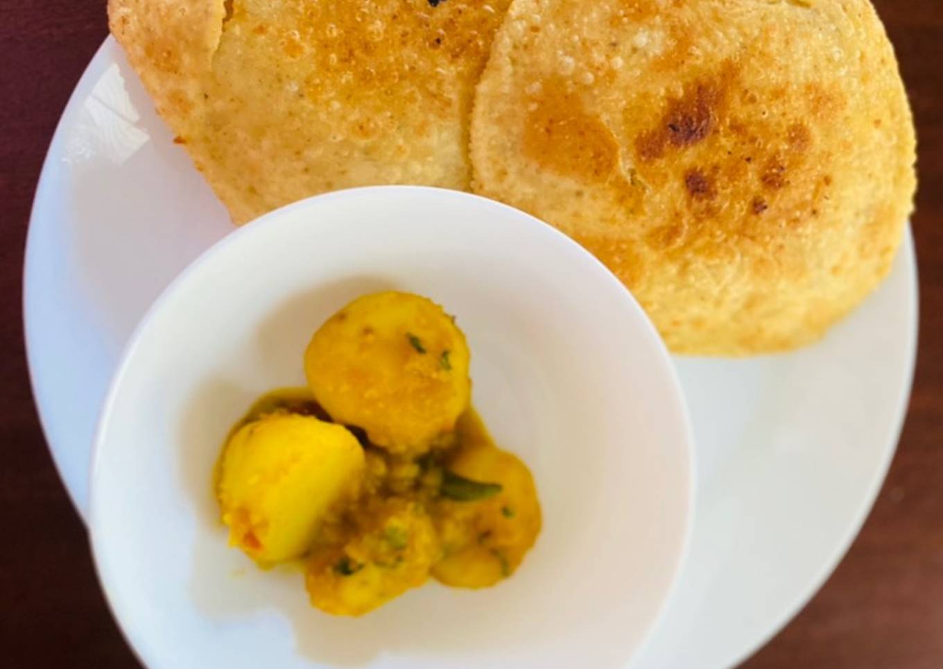 Radhaballavi (stuffed puris)