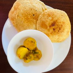 A picture of Radhaballavi (stuffed puris).