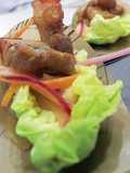 Castañuela braseada en hoja de higuera con curry de coco