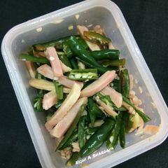 A picture of Lemon flavour ginger and green chilli.
