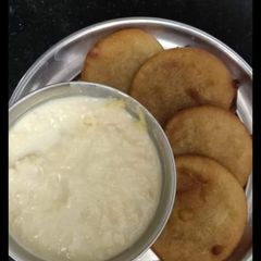 A picture of Meetha Rabdi with malpua.