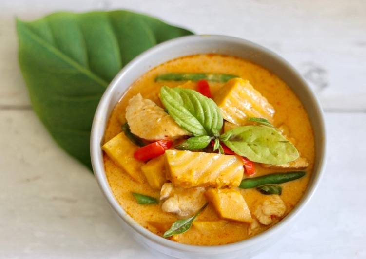 Delicious Thai red curry with pumpkin 🎃