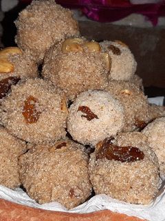 কোকোনাটি রাভা লাড্ডু(Coconutty Rava Ladoo recipe in Bengali) রেসিপির প্রধান ছবি