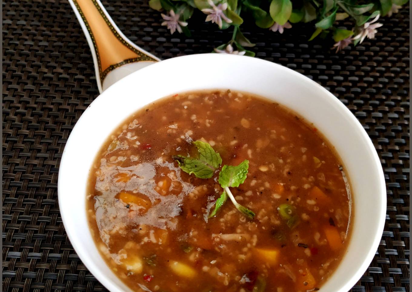 Vegetable soup with oats
