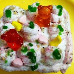 A picture of Bread jam pastry.