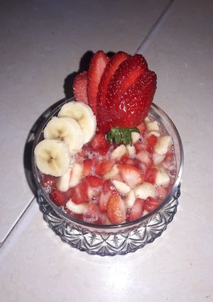 صورة لوصفة سلطة الفراولة والموز 🍓🍌