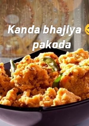 A picture of Kanda bhajiya / pakoda (Mumbai style Kanda bhajiya).