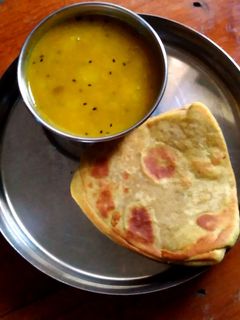 ত্রিকোণ পরোটা(trikon porota recipe in Bengali) রেসিপির প্রধান ছবি
