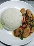 แหนมไก่ผัดใบกะเพราราดหน้าข้าว