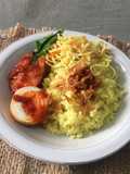 Nasi kuning rice cooker (isi piringku telur masak habang, mie goreng, haruan masak habang)