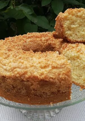 Una foto de •BUDÍN DE COCO CON CRUMBLE•