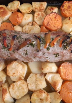 Una foto de Peceto al horno con papas y boniatos zanahoria 🇺🇾🥰