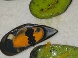 Mejillones gelatinados con espuma de perejil