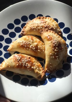 Una foto de Empanaditas de copetin #quesoycebolla
