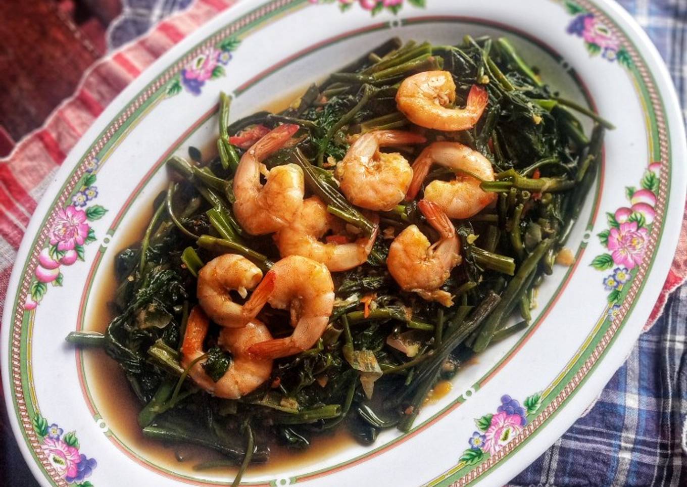 Udang goreng di atas bara