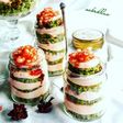 Postre de granadas y pistachos en vasitos
