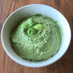 A picture of Zucchini (courgette) pesto.