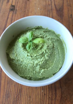 A picture of Zucchini (courgette) pesto.
