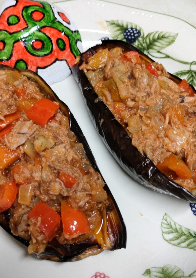 Una foto de Berenjenas rellenas de atún en freidora de aire