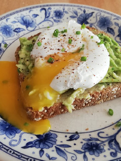 Una foto de Huevo pochado (escalfados) 🥚 para desayuno