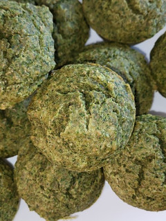 A picture of Spinach banana muffins.