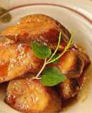 Chuối xanh kho cà chua