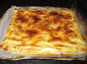 Foto principal de Hojaldre con chucrut, patatas y cebolla
