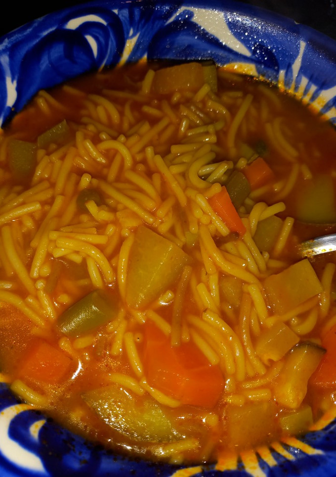 Una foto de Fideos con verduras