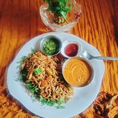 A picture of Street Desi Style Veg Hakka noodles 😋🍜🍜😋.