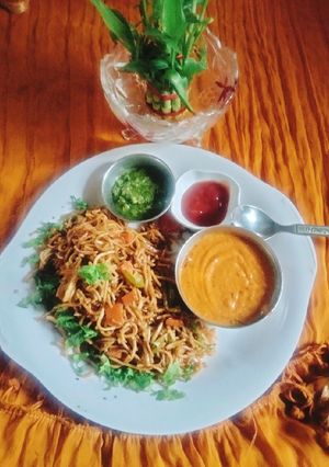 A picture of Street Desi Style Veg Hakka noodles 😋🍜🍜😋.