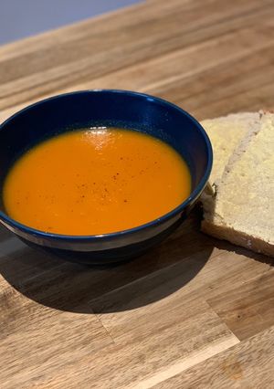 A picture of Carrot 🥕 and Coriander soup 🥣.